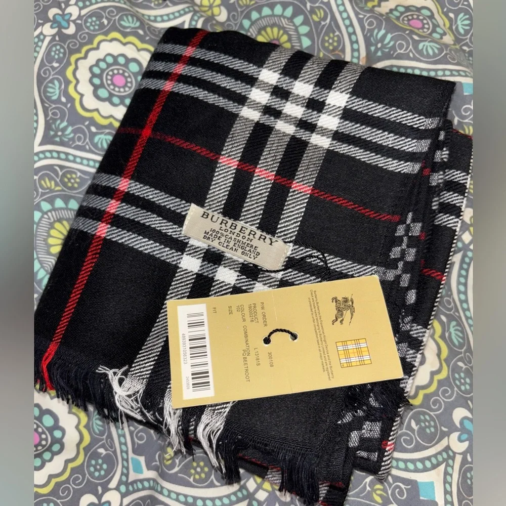 Burberry The Classic Check Cashmere Scarf for Women - 28”X66” - Picture 2 of 8